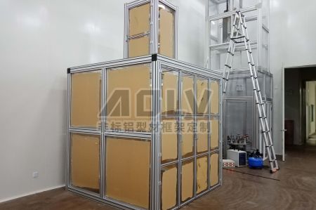 專業實（shí）驗室機架定製（zhì）：100100重型鋁型材構建穩固空間